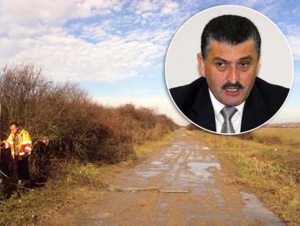 Drum în pustie: Radu Ţîrle face exact risipa pe care o condamna în campania electorală